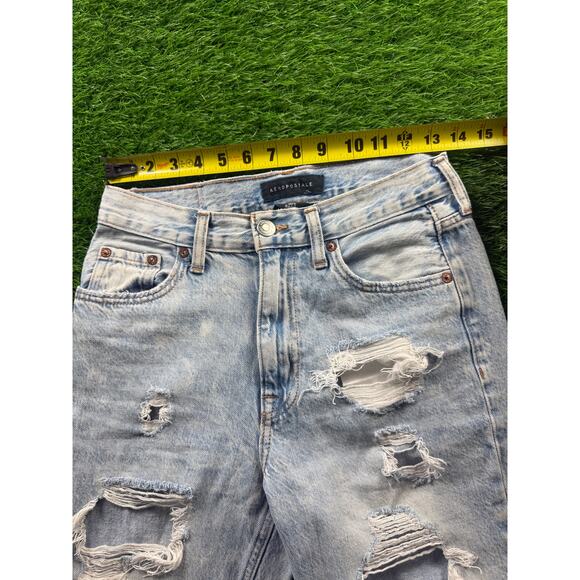 Aeropostale Womens Mom Jeans Light Wash Distressed High Rise Sz 2R Ripped Knees - Picture 11 of 12